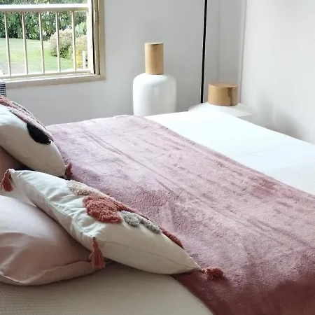 Escale Au Val De La *